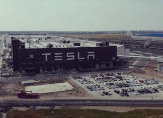La fábrica china de Tesla acaba de entregar sus primeros coches