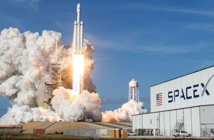 SpaceX prueba con éxito el sistema de escape en una nueva nave espacial – mientras destruye un cohete
